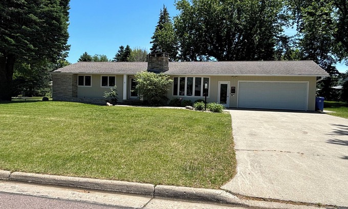 Sioux Center House | Spacious 3 Bedroom Home in a Quiet Neighborhood Near the University