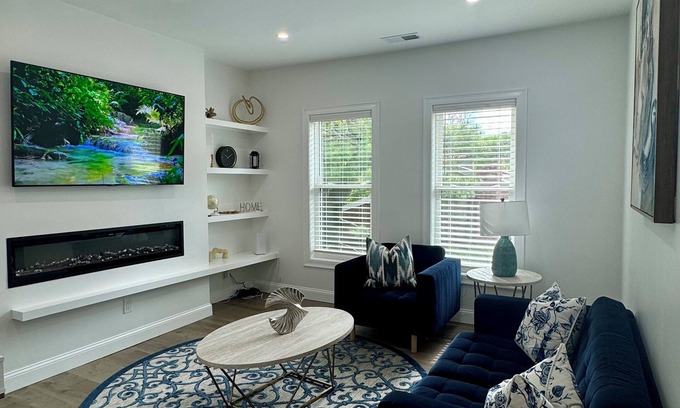 Roxbury Condo | Spacious 3-BR Condo with Modern Fireplace & Full Amenities - Near Downtown