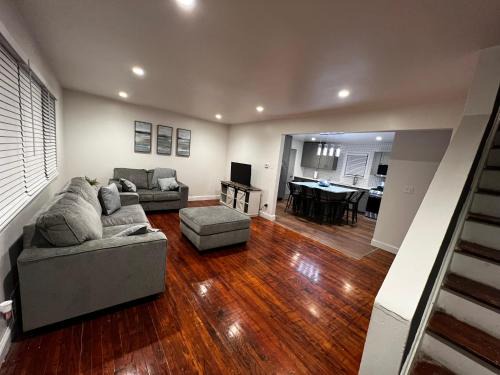 Ewing House | Spacious 3 BR Ewing Home -Quiet