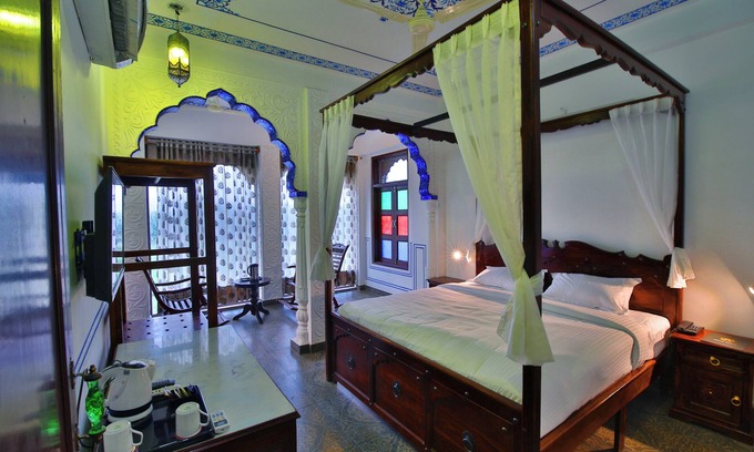 Vaishali Nagar Apartment | Spacious 3- Family suites bedroom in amazing hotel Jaipur with WiFi, AC
