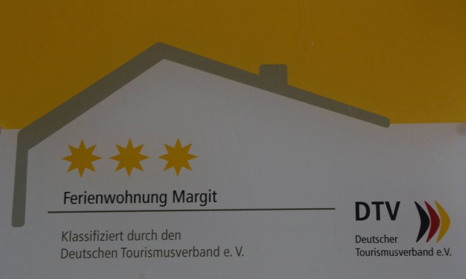 Deiningen Apartment | Spacious 3-star apartment with a large balcony and garden view