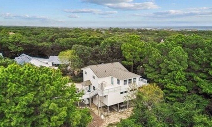Southern Shores House | Spacious 3BR/3BA Beach House on Quiet Wooded Lot – Minutes from the Ocean