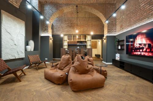 Alservorstadt Apartment | Spacious 3BR Escape with Sauna and Billiard