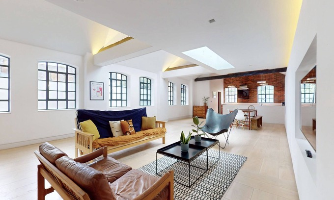 Mile End House | Spacious 4 Bed Home - 5 min walk to 2 Stations