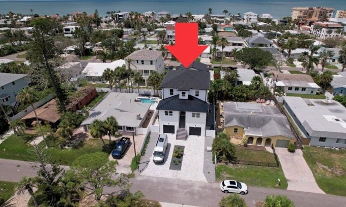 Redington Beach House | Spacious 4-bedroom house with WiFi, outdoor oasis in beautiful Redington Beach
