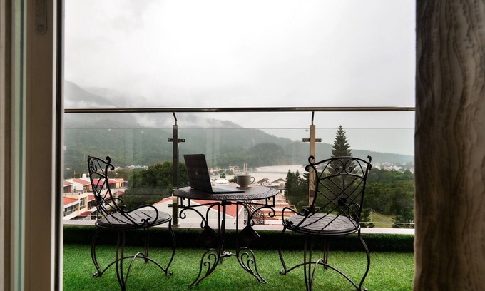Rishikesh Apartment | Spacious 4-bedroom apartment in enjoyable Rishikesh with fitness room, WiFi