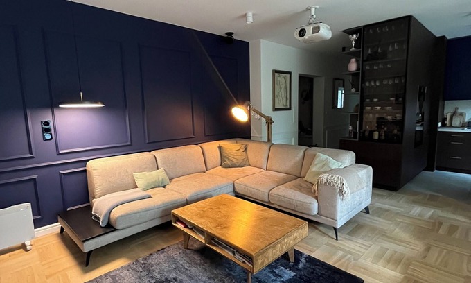 Saska Kepa Apartment | Spacious 4-bedroom apartment with WiFi, AC in charming Warszawa