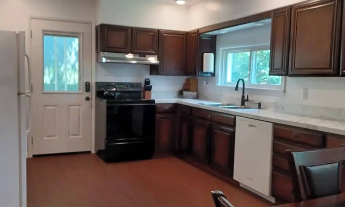 Ephrata House | Spacious 4-bedroom family-friendly home with outdoor space in welcoming Ephrata.