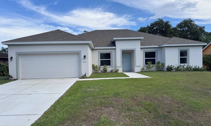 Palm Bay House | Spacious 4-bedroom house in Palm Bay, king tempur pedic bed, theatre sets big TV