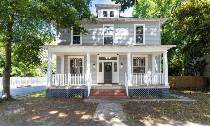 Mosby House | Spacious 4-bedroom house in charming Richmond with WiFi and AC