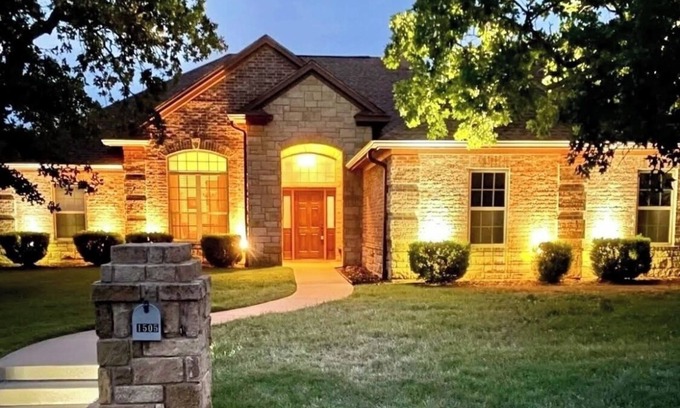 Graham House | Spacious 4-bedroom house in charming Graham, Tx