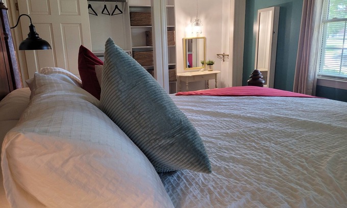 Brownsville House | Spacious 4-bedroom cottage with California King, that is pet friendly.