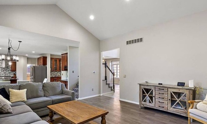 Commerce Township House | Spacious 4-bedroom house with WiFi, AC in charming Commerce Twp