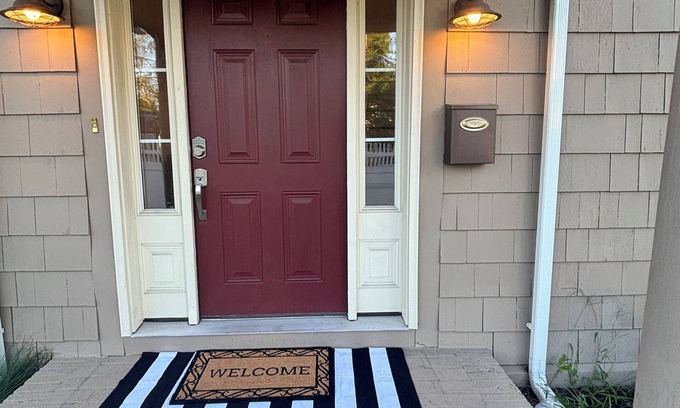 Cherry Valley House | Spacious 4-bedroom with four and half bathrooms