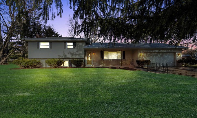 Columbus House | Spacious 4 bedrooms 3 full bath house in delightful Columbus with AC, WiFi