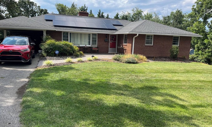 Christiansburg House | Spacious 4-BR House Close to Everything in Christiansburg, Blacksburg & Radford