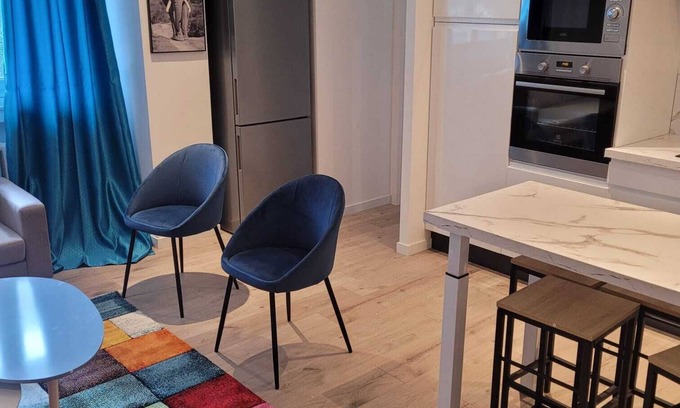 Neuville-sur-Saone Apartment | Spacious 4-room apartment in the center of Neuville-sur-saone