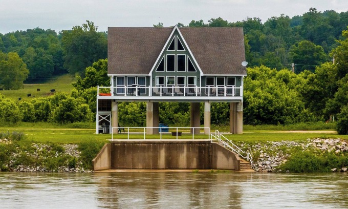 Doniphan Cabin | Spacious 4BR Cabin in Doniphan – Perfect for Family Getaways