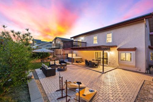 Bay Terraces Villa | Spacious 4BR Oasis with Pool Table and Spa