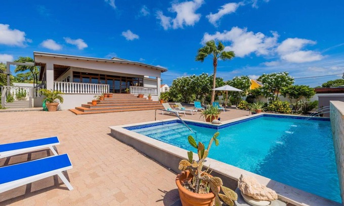 Ponton Villa | Spacious 4BR Villa~ Private Pool ~ Cozy ~ Location