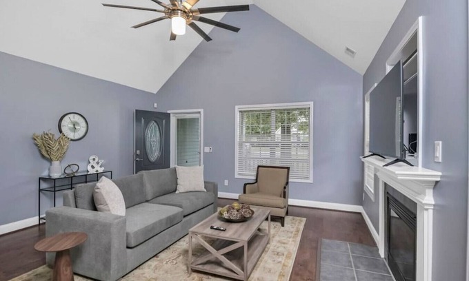 Huntcliff House | Spacious 4BR with Loft Bedroom