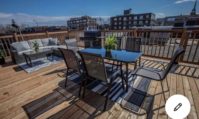De Lorimier Apartment | Spacious 4BRs/2Baths with private parking and patio!