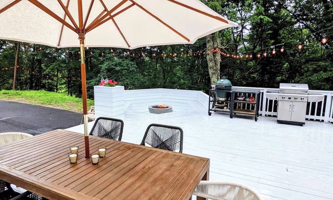 Mountain Valley Cabin | Spacious 5-bedroom Cabin on 12 acres close to Wineries/Breweries/Hiking