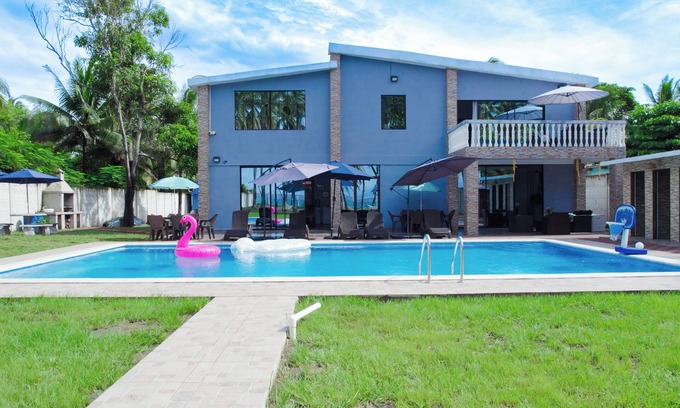 Acajutla House | Spacious 5-bedroom house with capacity of 20+ people in Playa Metalio Sonsonate
