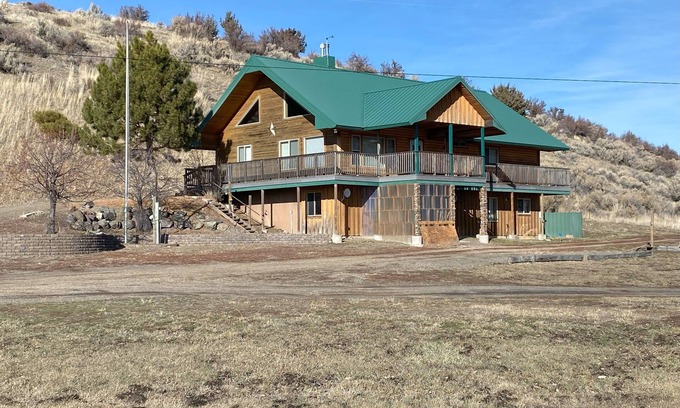 Lakeview House | Spacious 5-bedroom 3-Bath house with WiFi, AC in welcoming Lakeview Oregon