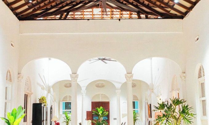 Manga House | Spacious 5-bedroom colonial house with WiFi, private pool and jacuzzi bbq Area