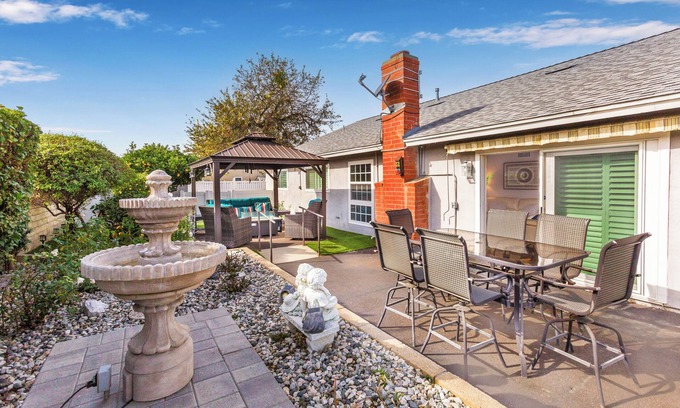 Ventura House | Spacious 5-bedroom house in fabulous Ventura