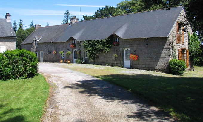 Meslan Cottage | spacious 5 bedroom longère family or group vacation up to 10