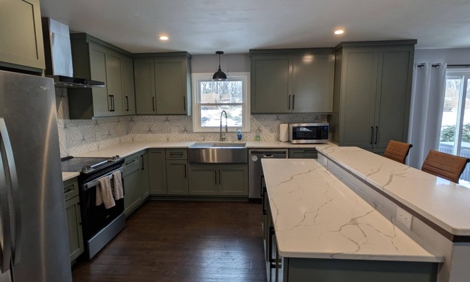 Cave Spring House | Spacious 5-bedroom house with fenced in backyard in Roanoke, Virginia.
