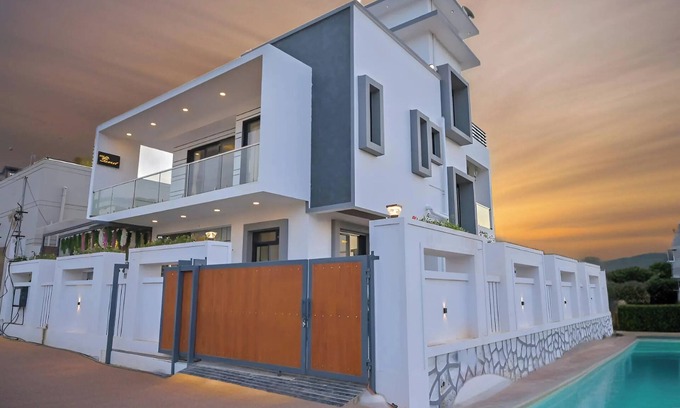Lonavala Villa | Spacious 5-bedroom villa in welcoming Karandoli with AC, WiFi And Much More!