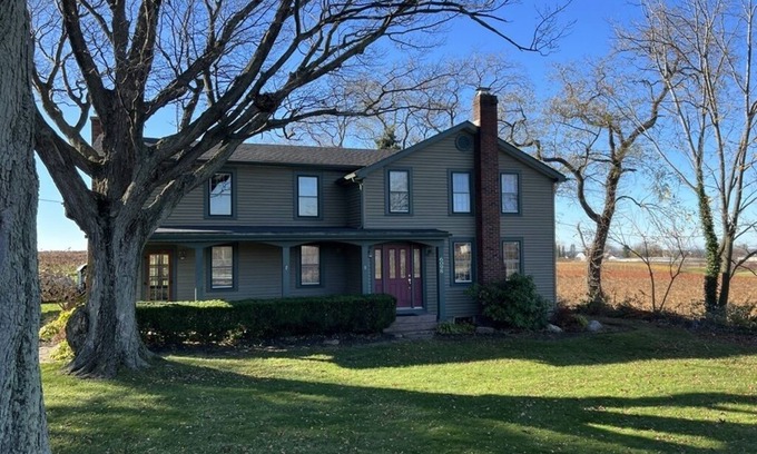 North East House | Spacious 5 BR Home w/Hot Tub in Wine Country on Lake Erie