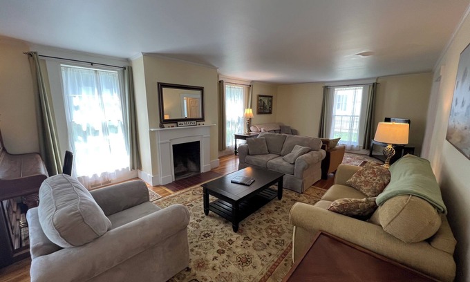 Augusta House | Spacious 6-bedroom house with WiFi and AC in charming Augusta