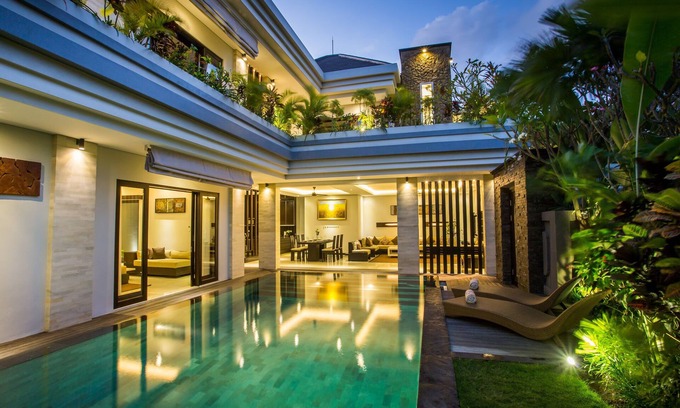 Taman Griya Villa | Spacious 6 bedroom villa with private pool near uluwatu and Jimbaran Beach.