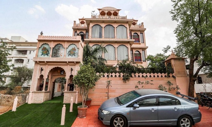 Vaishali Nagar Hotel | Spacious 9-bedroom hotel in lovely Jaipur with AC, WiFi and Garden view nn