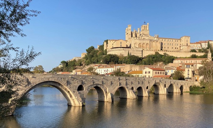 Beziers Apartment | Spacious accommodation between the old town and the arena, between the beach and the mountains.