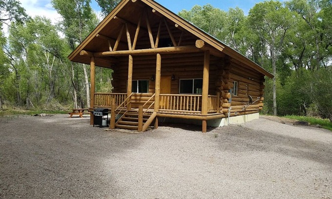 Antonito Cabin | Spacious Amish built Log Cabin in the Woods