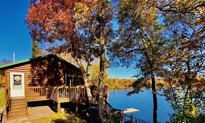 Luck Cabin | Spacious and Charming Lakefront Cabin