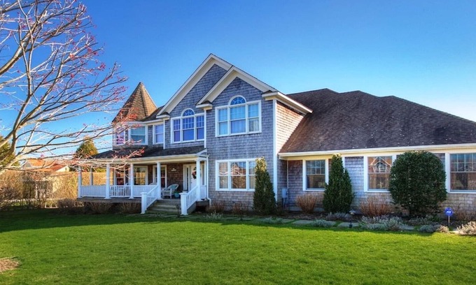 Water Mill House | Spacious and Conveniently Located Home in Southampton/Water Mill