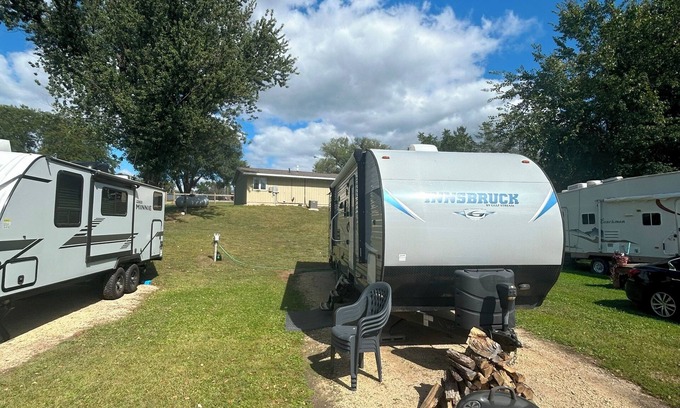 Fountain City House | Spacious and full stocked RV on the Mississippi River