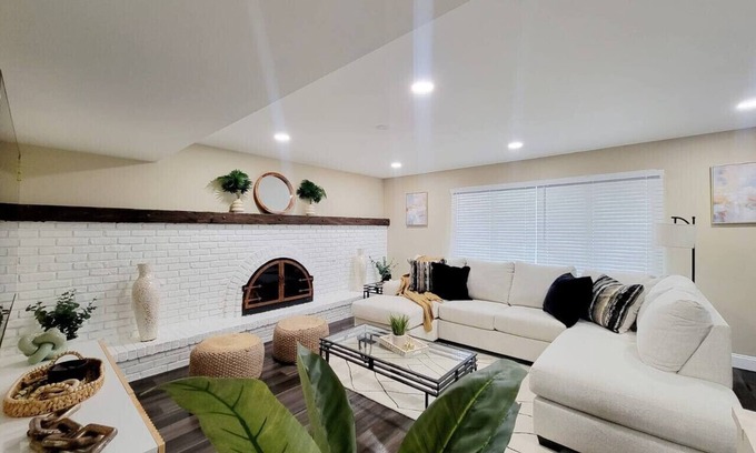 Willowbrook House | Spacious and Inviting