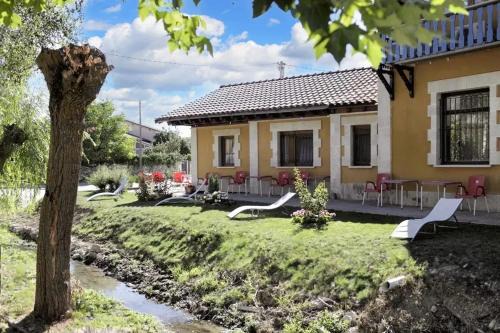 Cardenuela Riopico House | Spacious and Modern House in Cardeñuela Riopico