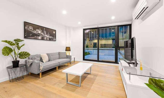 Burwood Apartment | Spacious and Modern 2BR in Prime Location Burwood