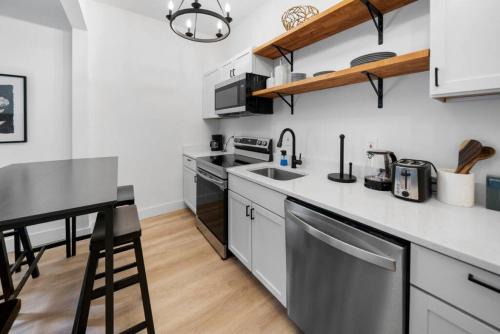Walnut Hills House | Spacious and Modern 3BR near Downtown and Walnut Hills