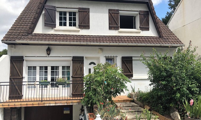 Vitry-sur-Seine House | Spacious and modern 4 bedroom 2 bathroom House with garden ideal fir families