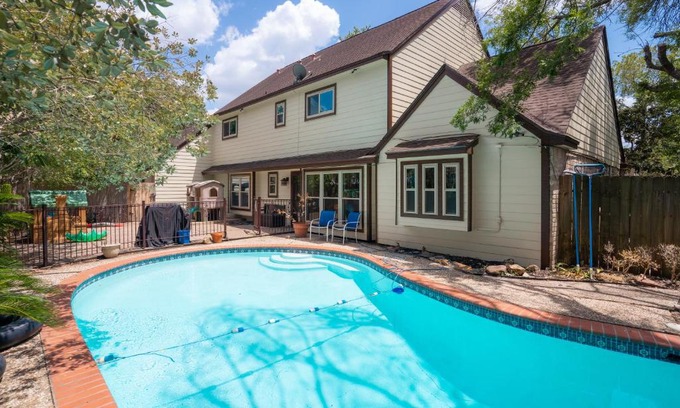 Barker House | Spacious and quiet 4 bed 3 and a half bath home away from home in Katy Texas