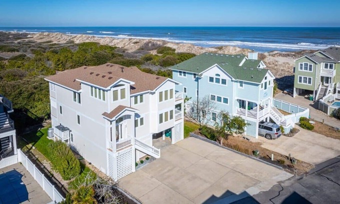 Ocean Sands House | Spacious and Relaxing, Beach Views, Elevator, Spa!